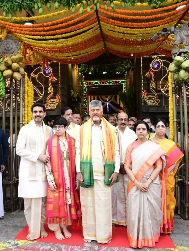 Chief Minister Nara Chandrababu Naidu: మనవడు దేవాన్ష్ పుట్టినరోజు సందర్భంగా తిరుమల శ్రీవారి సేవలో సీఎం చంద్రబాబు కుటుంబం Chief Minister Nara Chandrababu Naidu: మనవడు దేవాన్ష్ పుట్టినరోజు సందర్భంగా తిరుమల శ్రీవారి సేవలో సీఎం చంద్రబాబు కుటుంబం