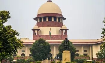 Supreme Court of India: వివాహమాడింది సేవకురాలిని కాదు.. కుటుంబ బాధ్యతలు ఇద్దరూ పంచుకోవాలి – సుప్రీంకోర్టు కీలక వ్యాఖ్యలు Supreme Court of India: వివాహమాడింది సేవకురాలిని కాదు.. కుటుంబ బాధ్యతలు ఇద్దరూ పంచుకోవాలి – సుప్రీంకోర్టు కీలక వ్యాఖ్యలు