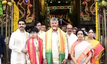 Chief Minister Nara Chandrababu Naidu: మనవడు దేవాన్ష్ పుట్టినరోజు సందర్భంగా తిరుమల శ్రీవారి సేవలో సీఎం చంద్రబాబు కుటుంబం Chief Minister Nara Chandrababu Naidu: మనవడు దేవాన్ష్ పుట్టినరోజు సందర్భంగా తిరుమల శ్రీవారి సేవలో సీఎం చంద్రబాబు కుటుంబం