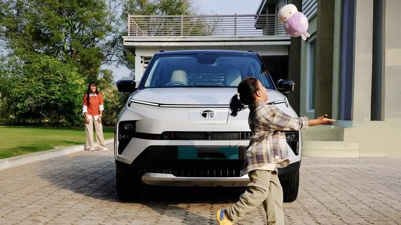 EV Discounts : ఎలక్ట్రిక్ కార్లపై అదిరిపోయే ఆఫర్లు.. మార్చి నెలలో లక్షల రూపాయల డిస్కౌంట్ EV Discounts : ఎలక్ట్రిక్ కార్లపై అదిరిపోయే ఆఫర్లు.. మార్చి నెలలో లక్షల రూపాయల డిస్కౌంట్