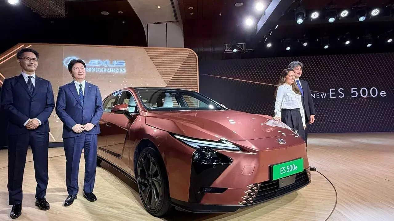 Lexus : రాకెట్ లాంటి వేగం.. రాజభవనం లాంటి సౌకర్యం.. లెక్సస్ కొత్త ఈవీ మామూలుగా లేదుగా Lexus : రాకెట్ లాంటి వేగం.. రాజభవనం లాంటి సౌకర్యం.. లెక్సస్ కొత్త ఈవీ మామూలుగా లేదుగా