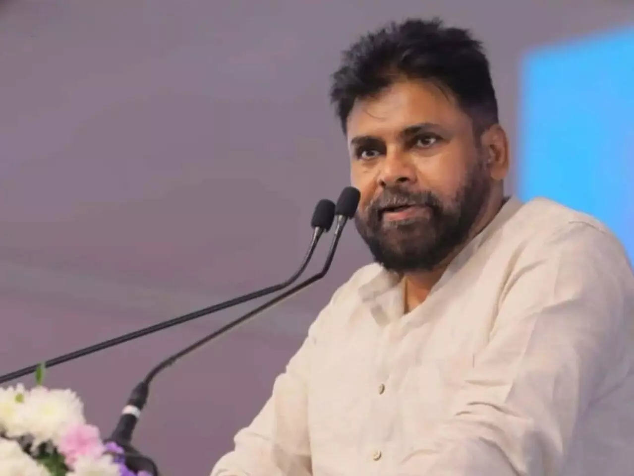 Pawan Kalyan: ప్రతి నీటి బొట్టు సంరక్షణకు ప్రజలందరూ సిద్ధంకావాలి: ఉపముఖ్యమంత్రి పవన్ కల్యాణ్ పిలుపు Pawan Kalyan: ప్రతి నీటి బొట్టు సంరక్షణకు ప్రజలందరూ సిద్ధంకావాలి: ఉపముఖ్యమంత్రి పవన్ కల్యాణ్ పిలుపు