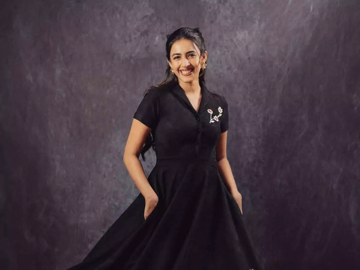Niharika Konidela: డ్రెస్సింగ్ స్టైల్పై నిహారిక షాకింగ్ కామెంట్స్: ఇంట్లో ఒకలా.. బయట మరోలా! Niharika Konidela: డ్రెస్సింగ్ స్టైల్పై నిహారిక షాకింగ్ కామెంట్స్: ఇంట్లో ఒకలా.. బయట మరోలా!