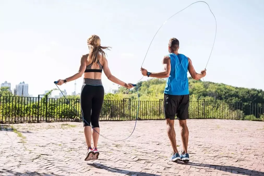 Daily Skipping Rope Workout: ప్రతిరోజూ స్కిప్పింగ్ తో అద్భుతమైన ప్రయోజనాలు Daily Skipping Rope Workout: ప్రతిరోజూ స్కిప్పింగ్ తో అద్భుతమైన ప్రయోజనాలు