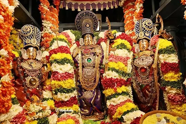 Lord Rama: రామనామ స్మరణతో మార్మోగిన తిరువీధులు Lord Rama: రామనామ స్మరణతో మార్మోగిన తిరువీధులు
