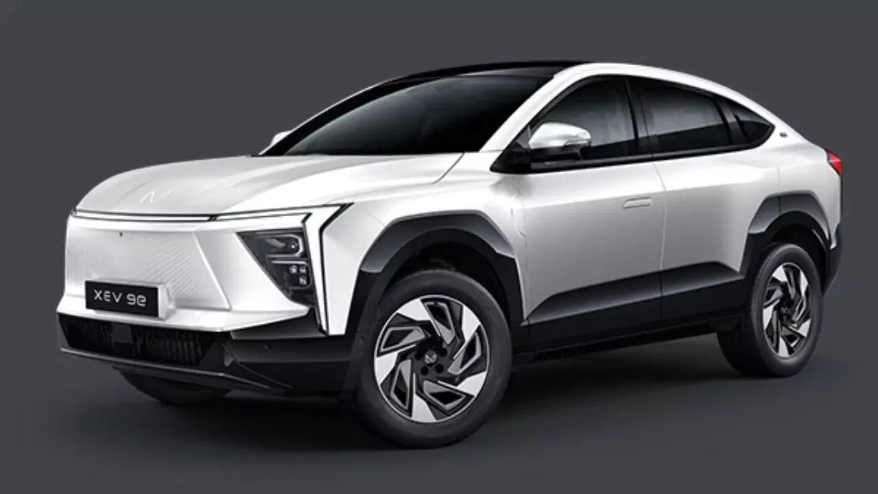 Mahindra XEV 9e Cineluxe : డీలర్షిప్లకు చేరుకున్న మహీంద్రా XEV 9e సినీలక్స్.. డెలివరీలకు సర్వం సిద్ధం Mahindra XEV 9e Cineluxe : డీలర్షిప్లకు చేరుకున్న మహీంద్రా XEV 9e సినీలక్స్.. డెలివరీలకు సర్వం సిద్ధం