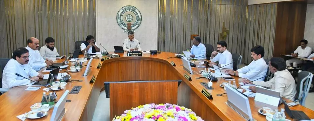 Andhra Pradesh Cabinet: ఏపీ క్యాబినెట్ చారిత్రక నిర్ణయం: అమరావతికి చట్టబద్ధ రాజధాని స్థాయి Andhra Pradesh Cabinet: ఏపీ క్యాబినెట్ చారిత్రక నిర్ణయం: అమరావతికి చట్టబద్ధ రాజధాని స్థాయి