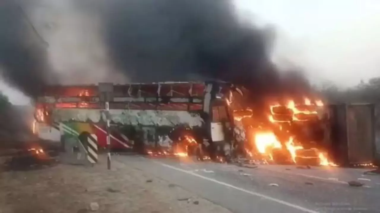 Horrific Road Accident in Markapuram District: మార్కాపురం జిల్లాలో భయంకర రోడ్డు ప్రమాదం: హరికృష్ణ ట్రావెల్స్ బస్సు టిప్పర్తో ఢీకొని దగ్ధం.. 13 మంది సజీవ దహనం Horrific Road Accident in Markapuram District: మార్కాపురం జిల్లాలో భయంకర రోడ్డు ప్రమాదం: హరికృష్ణ ట్రావెల్స్ బస్సు టిప్పర్తో ఢీకొని దగ్ధం.. 13 మంది సజీవ దహనం