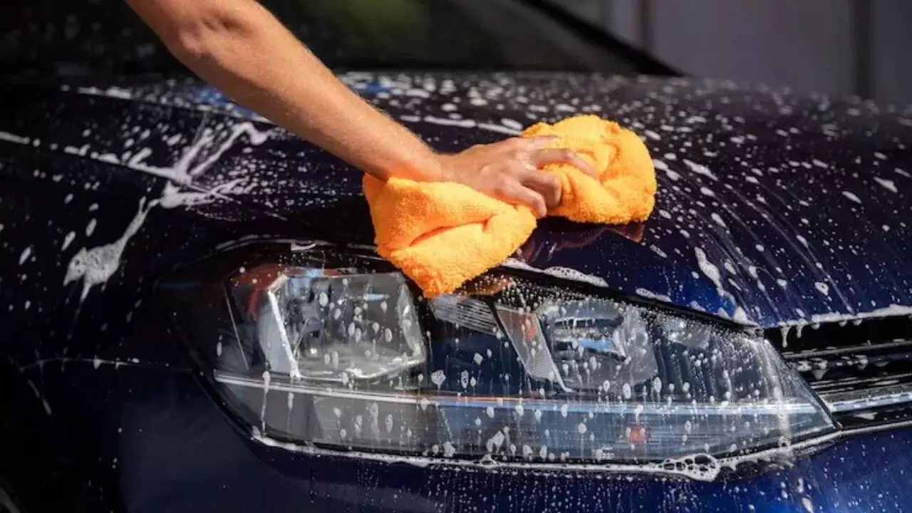 Car Wash Tips : ఇంట్లోనే కారు కడుగుతున్నారా? ఈ జాగ్రత్తలు తీసుకోకపోతే పెయింట్ ఊడిపోవడం ఖాయం Car Wash Tips : ఇంట్లోనే కారు కడుగుతున్నారా? ఈ జాగ్రత్తలు తీసుకోకపోతే పెయింట్ ఊడిపోవడం ఖాయం