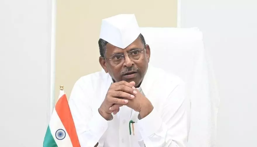 Minister Narahari Jirwal: మహారాష్ట్ర మంత్రి అధికారిక నివాసంలో ట్రాన్స్జెండర్తో రాసలీలలు.. వీడియో వైరల్! Minister Narahari Jirwal: మహారాష్ట్ర మంత్రి అధికారిక నివాసంలో ట్రాన్స్జెండర్తో రాసలీలలు.. వీడియో వైరల్!