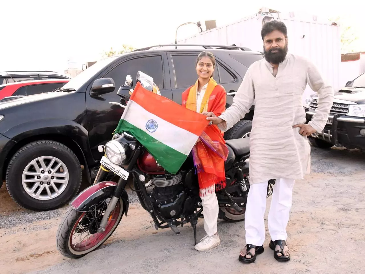 AP Deputy Chief Minister Pawan Kalyan: బైకర్ తాప్సీ ఉపాధ్యాయకి ఉప ముఖ్యమంత్రి పవన్ కల్యాణ్ అభినందనలు AP Deputy Chief Minister Pawan Kalyan: బైకర్ తాప్సీ ఉపాధ్యాయకి ఉప ముఖ్యమంత్రి పవన్ కల్యాణ్ అభినందనలు