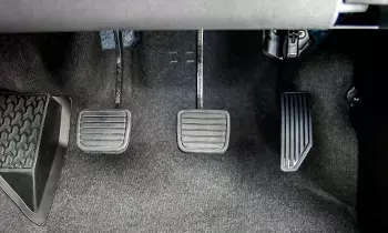 Car Care : కారు క్లచ్ ప్లేట్లు త్వరగా అరిగిపోతున్నాయా? ఈ సెట్టింగ్స్ మారిస్తే మీ క్లచ్ లైఫ్ డబుల్ Car Care : కారు క్లచ్ ప్లేట్లు త్వరగా అరిగిపోతున్నాయా? ఈ సెట్టింగ్స్ మారిస్తే మీ క్లచ్ లైఫ్ డబుల్