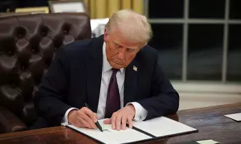 Donald Trump: చరిత్ర సృష్టించనున్న ట్రంప్... అమెరికా డాలర్ నోట్లపై అధ్యక్షుడి సంతకం!