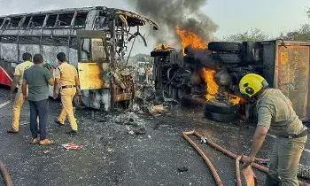 Markapuram Accident: మార్కాపురం: డ్రైవర్ నిర్లక్ష్యం, అతివేగం ప్రమాదానికి కారణం Markapuram Accident: మార్కాపురం: డ్రైవర్ నిర్లక్ష్యం, అతివేగం ప్రమాదానికి కారణం