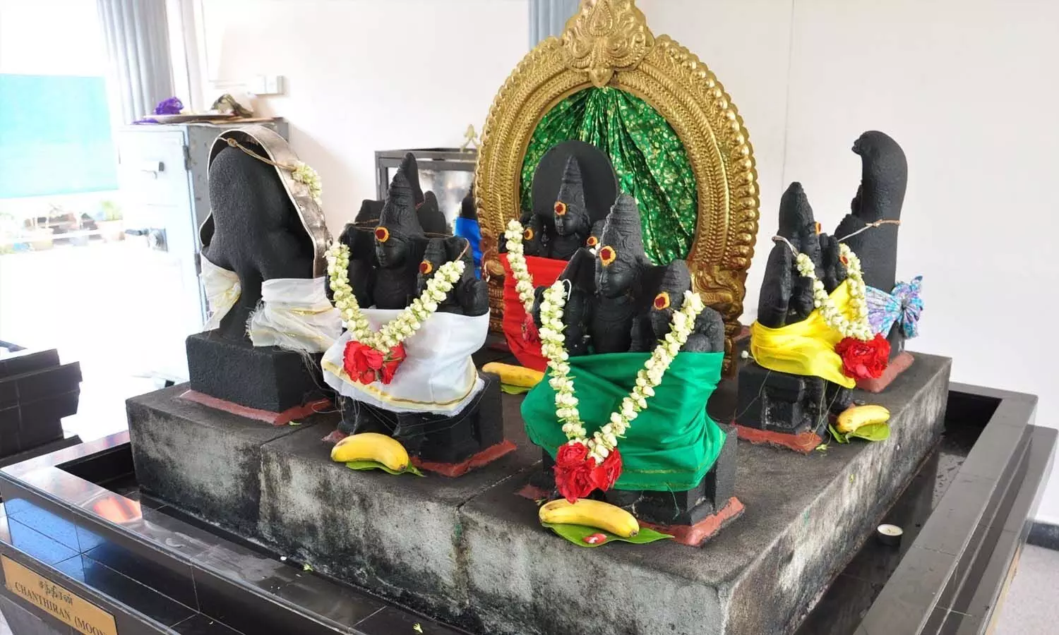 Navagraha Pradakshina: నవగ్రహ ప్రదక్షిణలో పఠించాల్సిన మంత్రం Navagraha Pradakshina: నవగ్రహ ప్రదక్షిణలో పఠించాల్సిన మంత్రం