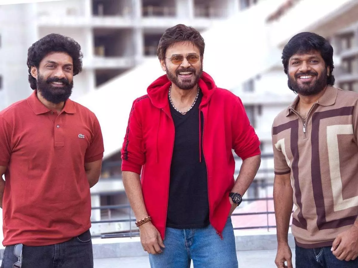 Anil Ravipudi Plans Multistarrer: అనిల్ రావిపూడి మల్టీస్టారర్: వెంకటేష్, కల్యాణ్ రామ్లతో భారీ ప్రాజెక్ట్.. ప్రొడక్షన్ హౌస్ ఖరారు! Anil Ravipudi Plans Multistarrer: అనిల్ రావిపూడి మల్టీస్టారర్: వెంకటేష్, కల్యాణ్ రామ్లతో భారీ ప్రాజెక్ట్.. ప్రొడక్షన్ హౌస్ ఖరారు!
