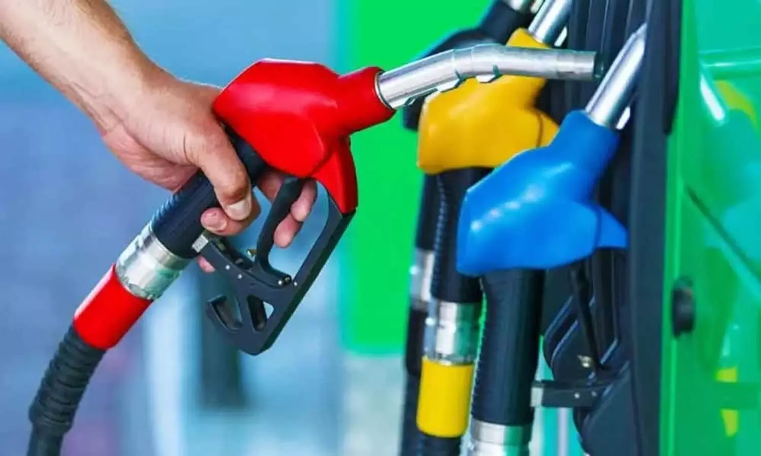 Fuel Relief: అంతర్జాతీయ సెగలు తగలకుండా.. ఇంధన ధరల అదుపునకు మోదీ సర్కార్ మాస్టర్ ప్లాన్ Fuel Relief: అంతర్జాతీయ సెగలు తగలకుండా.. ఇంధన ధరల అదుపునకు మోదీ సర్కార్ మాస్టర్ ప్లాన్