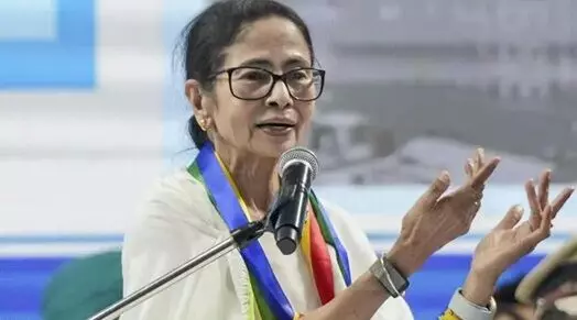 Mamata Banerjee Warns Bharatiya Janata Party: బెంగాల్ను ధ్వంసం చేయాలని చూస్తే భాజపా దేశంలో అధికారం కోల్పోతుంది: మమతా బెనర్జీ Mamata Banerjee Warns Bharatiya Janata Party: బెంగాల్ను ధ్వంసం చేయాలని చూస్తే భాజపా దేశంలో అధికారం కోల్పోతుంది: మమతా బెనర్జీ