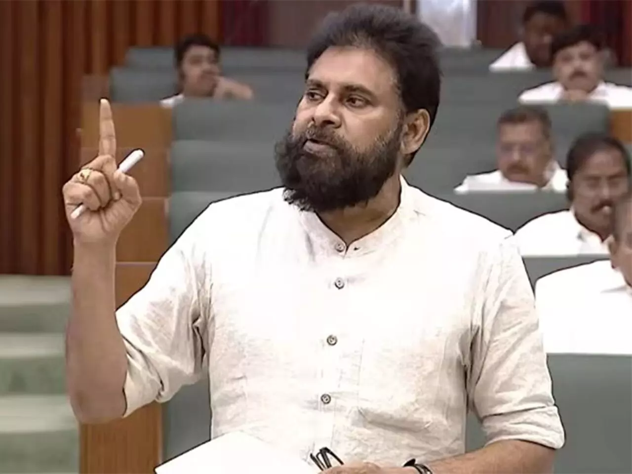 Pawan Kalyan: వైకాపా మళ్లీ రాదు.. వచ్చినా ఏమీ చేయలేదు: డిప్యూటీ సీఎం పవన్ కల్యాణ్ Pawan Kalyan: వైకాపా మళ్లీ రాదు.. వచ్చినా ఏమీ చేయలేదు: డిప్యూటీ సీఎం పవన్ కల్యాణ్