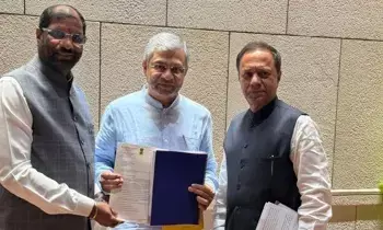 New Railway Division: కొత్తగూడెం కేంద్రంగా కొత్త రైల్వే డివిజన్ ఏర్పాటు చేయాలి: కేంద్ర రైల్వే మంత్రి అశ్వినీవైష్ణవ్కు భారాస ఎంపీలు వినతి New Railway Division: కొత్తగూడెం కేంద్రంగా కొత్త రైల్వే డివిజన్ ఏర్పాటు చేయాలి: కేంద్ర రైల్వే మంత్రి అశ్వినీవైష్ణవ్కు భారాస ఎంపీలు వినతి