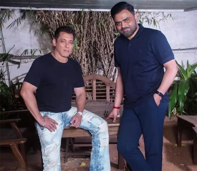 Director Vamsi Paidipally: టాలీవుడ్ డైరెక్టర్తో సల్మాన్ ఖాన్ నెక్స్ట్ మూవీ.. అఫీషియల్ అనౌన్స్మెంట్ వచ్చేసింది! Director Vamsi Paidipally: టాలీవుడ్ డైరెక్టర్తో సల్మాన్ ఖాన్ నెక్స్ట్ మూవీ.. అఫీషియల్ అనౌన్స్మెంట్ వచ్చేసింది!