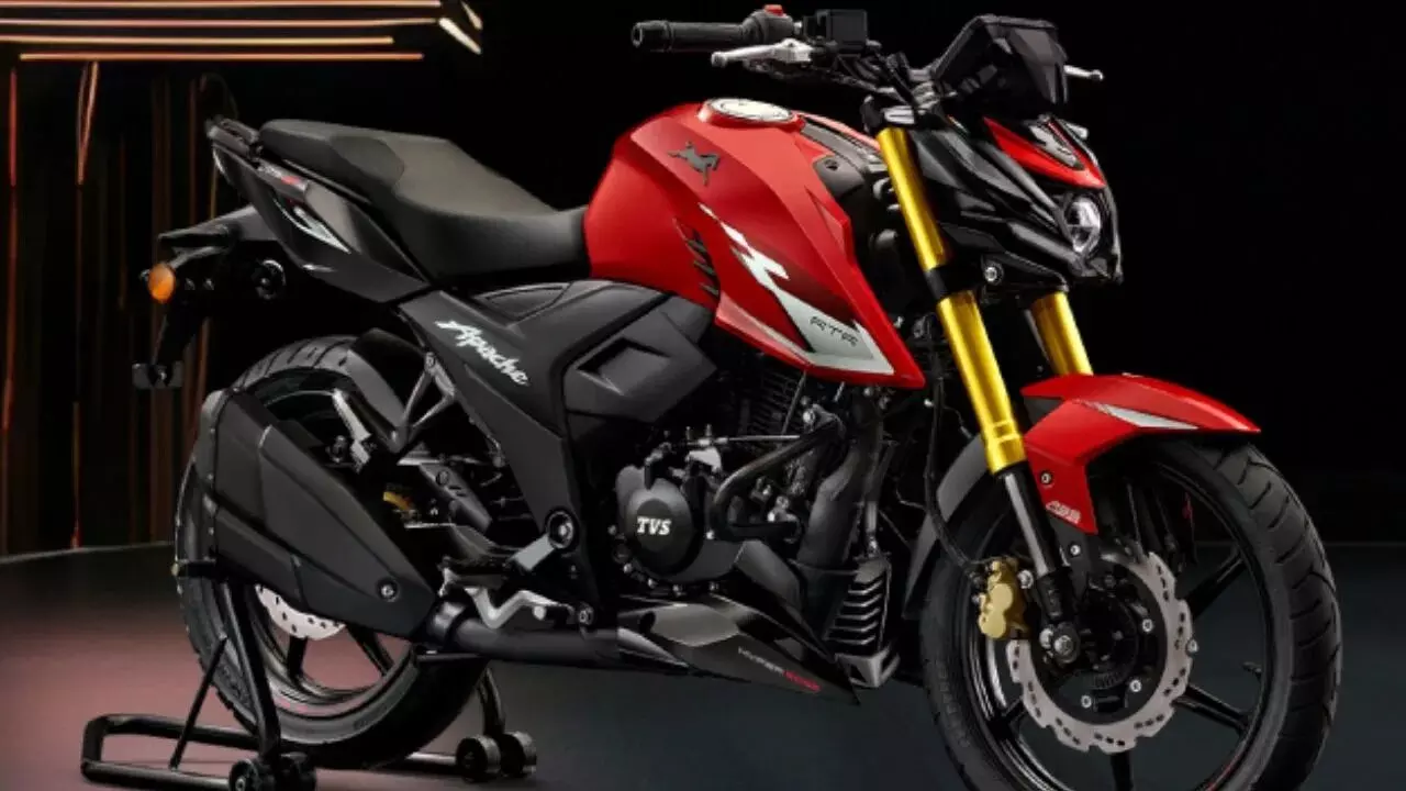 TVS Apache RTR 160 4V : తక్కువ ధరలోనే టాప్ ఎండ్ ఫీచర్లు.. రోడ్లపై అపాచీ అరాచకం TVS Apache RTR 160 4V : తక్కువ ధరలోనే టాప్ ఎండ్ ఫీచర్లు.. రోడ్లపై అపాచీ అరాచకం