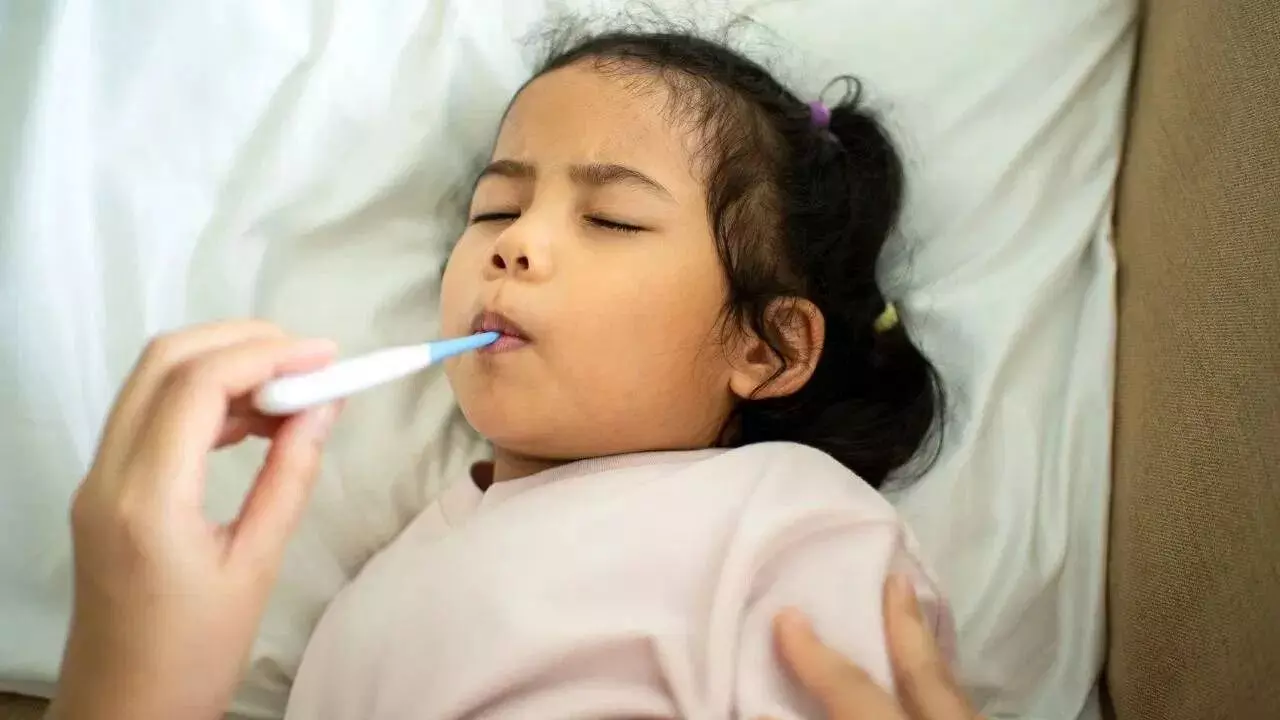 Frequent Fever in Children During Summer: వేసవిలో పిల్లలకు తరచుగా జ్వరం వస్తోందా? అసలు కారణం ఏంటంటే..? Frequent Fever in Children During Summer: వేసవిలో పిల్లలకు తరచుగా జ్వరం వస్తోందా? అసలు కారణం ఏంటంటే..?