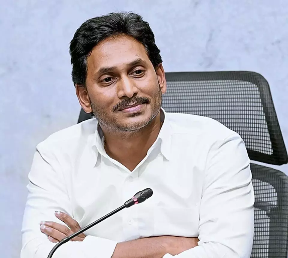 Y. S. Jagan Mohan Reddy: రాజధాని విషయంలో జగన్ కొత్త ట్విస్ట్.. అమరావతికి బదులు విజయవాడ-మచిలీపట్నం-గుంటూరు ‘ప్లాన్ బీ’ ప్రతిపాదన Y. S. Jagan Mohan Reddy: రాజధాని విషయంలో జగన్ కొత్త ట్విస్ట్.. అమరావతికి బదులు విజయవాడ-మచిలీపట్నం-గుంటూరు ‘ప్లాన్ బీ’ ప్రతిపాదన