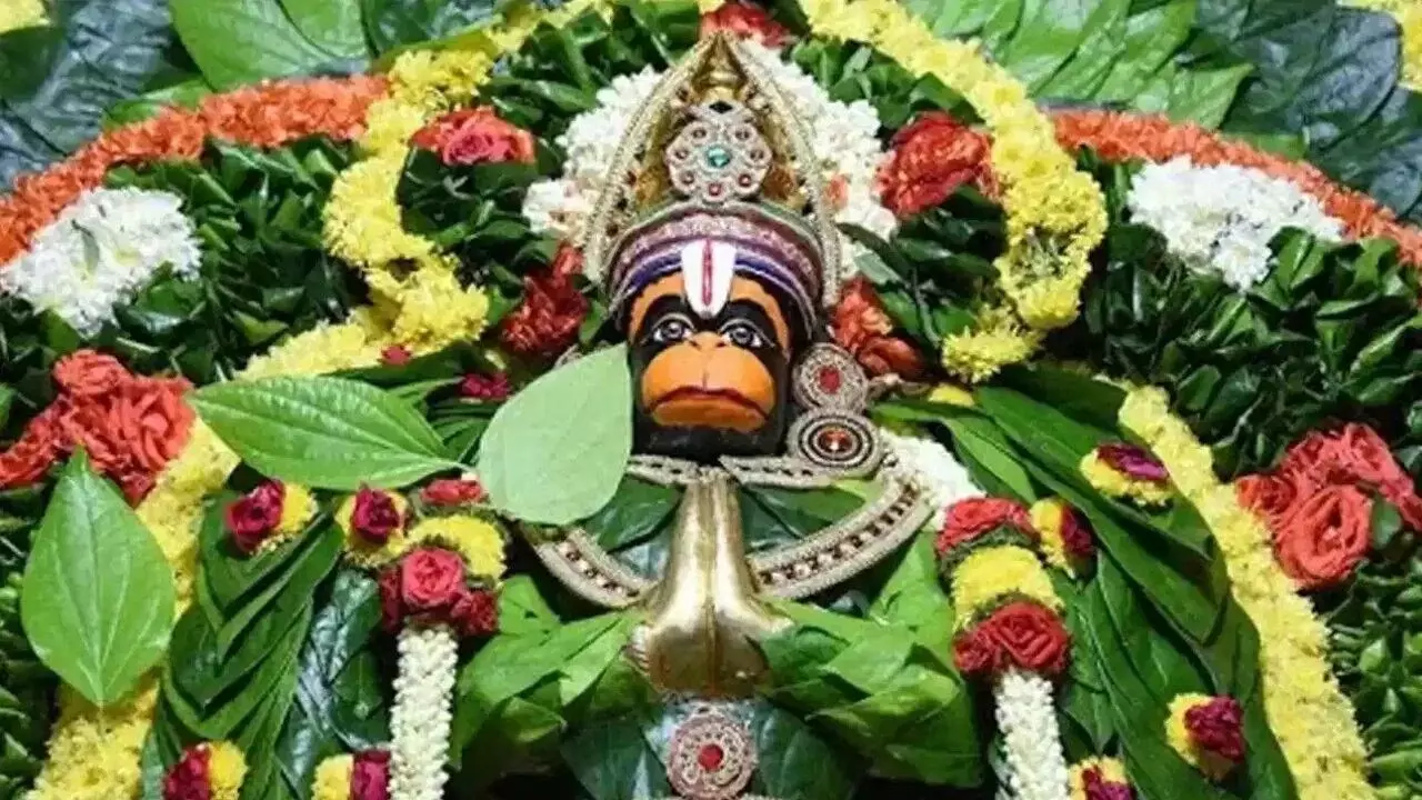 Women Worship Lord Hanuman: మహిళలు హనుమంతుడిని పూజించవచ్చా? ఈ 5 తప్పులు చేస్తే పూజా ఫలం దక్కదు.. నియమాలు ఇవే.. Women Worship Lord Hanuman: మహిళలు హనుమంతుడిని పూజించవచ్చా? ఈ 5 తప్పులు చేస్తే పూజా ఫలం దక్కదు.. నియమాలు ఇవే..