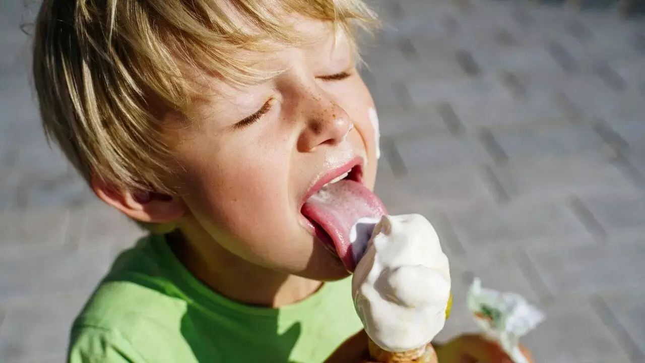 Feeding These Foods to Kids in Summer: ఎండల్లో మీ పిల్లలకు ఇవి తినిపిస్తున్నారా? ఇవి తీసుకోవాల్సిన జాగ్రత్తలు ఇవే. Feeding These Foods to Kids in Summer: ఎండల్లో మీ పిల్లలకు ఇవి తినిపిస్తున్నారా? ఇవి తీసుకోవాల్సిన జాగ్రత్తలు ఇవే.