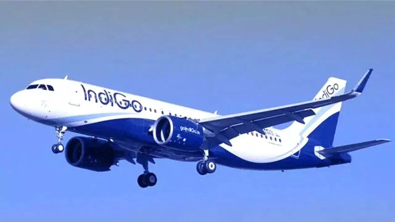 IndiGo : విదేశాలకు వెళ్తున్నారా? అయితే మీ ఆస్తులు అమ్ముకోవాల్సిందే.. విమాన ప్రయాణంపై బాంబు పేల్చిన ఇండిగో IndiGo : విదేశాలకు వెళ్తున్నారా? అయితే మీ ఆస్తులు అమ్ముకోవాల్సిందే.. విమాన ప్రయాణంపై బాంబు పేల్చిన ఇండిగో