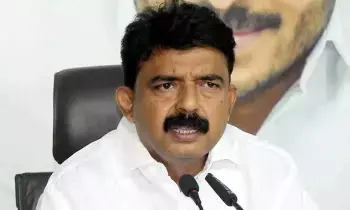 Perni Nani: మాజీ మంత్రి పేర్ని నానిపై అక్రమ నిర్మాణాల విషయంలో కేసు నమోదు Perni Nani: మాజీ మంత్రి పేర్ని నానిపై అక్రమ నిర్మాణాల విషయంలో కేసు నమోదు