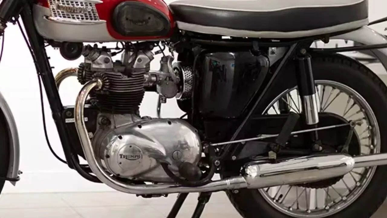 Triumph 350 : బుల్లెట్ అడ్డాపై ట్రయంఫ్ దండయాత్ర.. రాయల్ ఎన్ఫీల్డ్కు చెక్ పెట్టేలా కొత్త 350cc బైక్ Triumph 350 : బుల్లెట్ అడ్డాపై ట్రయంఫ్ దండయాత్ర.. రాయల్ ఎన్ఫీల్డ్కు చెక్ పెట్టేలా కొత్త 350cc బైక్