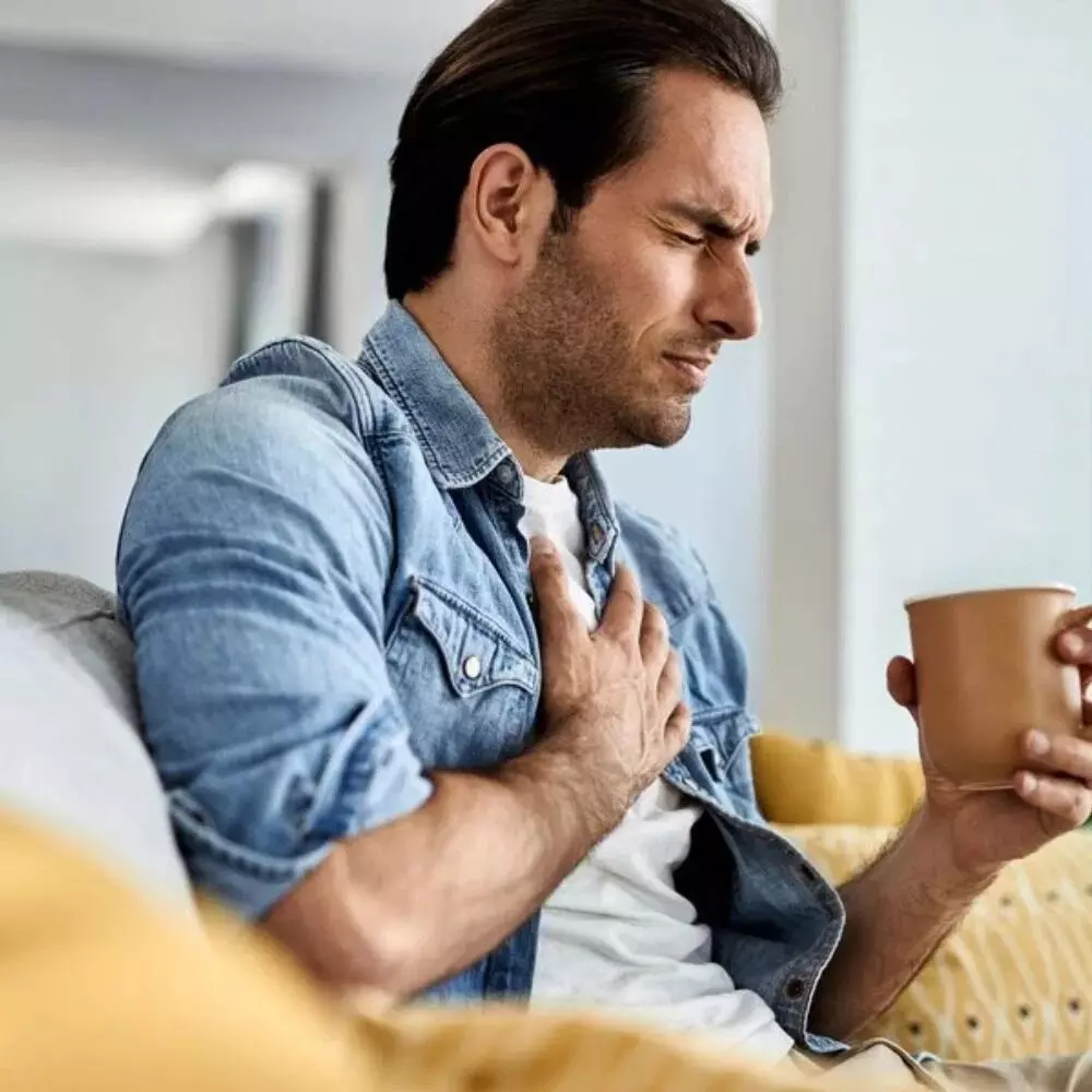 Early Warning Signs of a Heart Attack: గుండెపోటు వచ్చే ముందు శరీరం ఇచ్చే హెచ్చరికలు ఇవే.. అస్సలు లైట్ తీసుకోవద్దు Early Warning Signs of a Heart Attack: గుండెపోటు వచ్చే ముందు శరీరం ఇచ్చే హెచ్చరికలు ఇవే.. అస్సలు లైట్ తీసుకోవద్దు