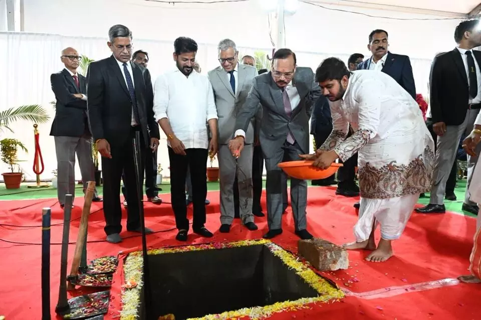 CJI Justice Surya Kant : హైకోర్టు జోన్-2 భవనాలకు శంకుస్థాపన: న్యాయవ్యవస్థ స్వతంత్రతకు మౌలిక సదుపాయాలు అత్యవసరం - సుప్రీంకోర్టు ప్రధాన న్యాయమూర్తి (సీజేఐ) జస్టిస్ సూర్యకాంత్ CJI Justice Surya Kant : హైకోర్టు జోన్-2 భవనాలకు శంకుస్థాపన: న్యాయవ్యవస్థ స్వతంత్రతకు మౌలిక సదుపాయాలు అత్యవసరం - సుప్రీంకోర్టు ప్రధాన న్యాయమూర్తి (సీజేఐ) జస్టిస్ సూర్యకాంత్