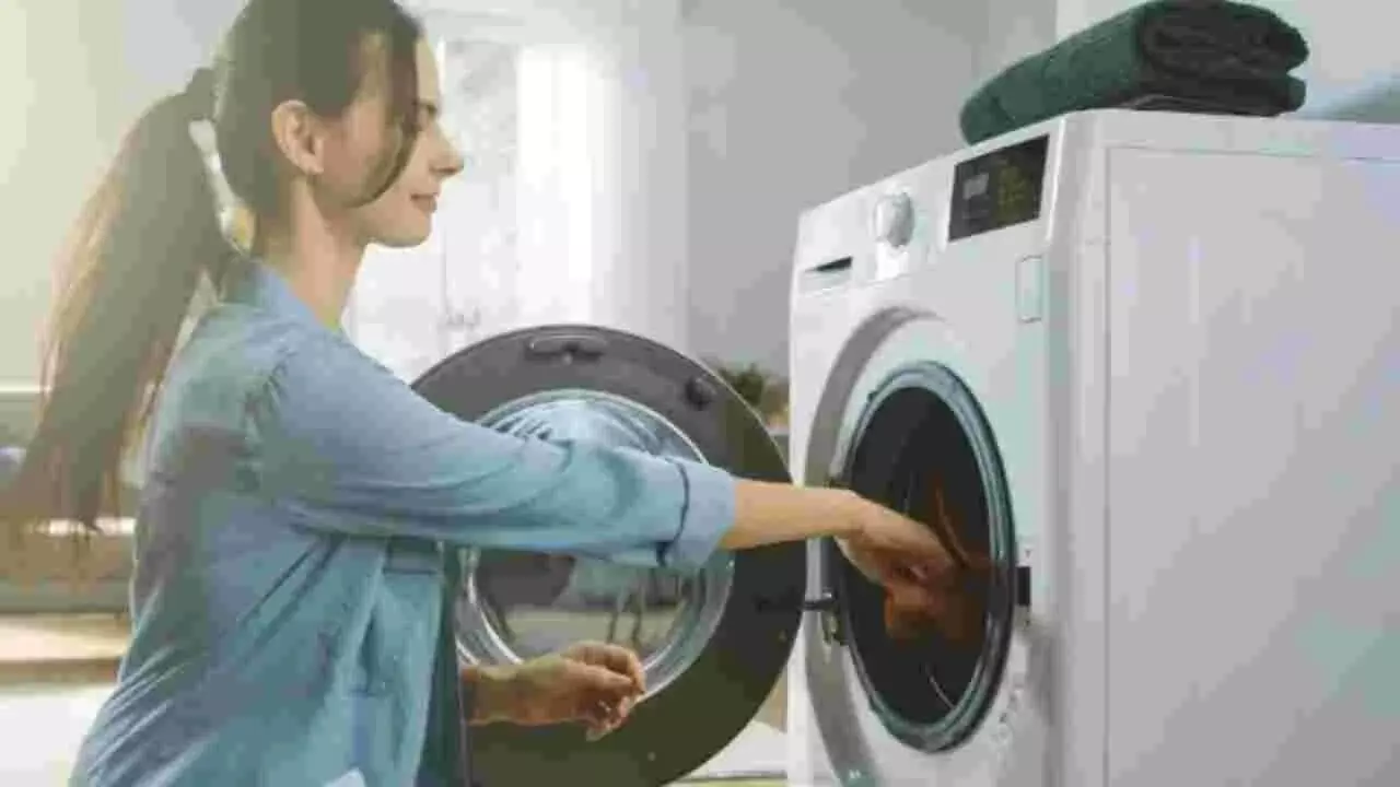 Bathe While the Washing Machine Is On: వాషింగ్ మెషీన్ ఆన్ చేసి స్నానం చేయొద్దా.? Bathe While the Washing Machine Is On: వాషింగ్ మెషీన్ ఆన్ చేసి స్నానం చేయొద్దా.?
