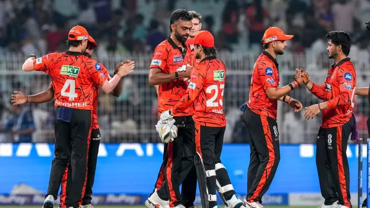 Sunrisers Hyderabad: వివాదాస్పద నిర్ణయాలపై బీసీసీఐకి ఫిర్యాదు చేయనున్న సన్రైజర్స్ హైదరాబాద్! Sunrisers Hyderabad: వివాదాస్పద నిర్ణయాలపై బీసీసీఐకి ఫిర్యాదు చేయనున్న సన్రైజర్స్ హైదరాబాద్!
