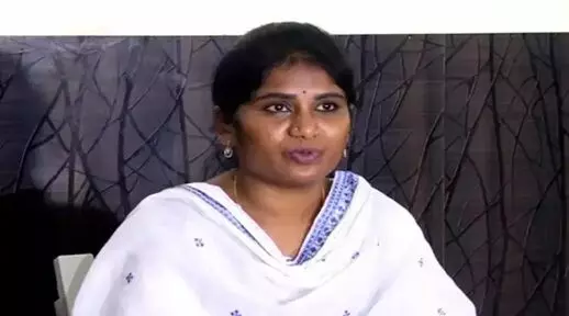 Endowments Dept Assistant Commissioner Shanti: దేవాదాయశాఖ అసిస్టెంట్ కమిషనర్ శాంతి అరెస్టు.. ఆదాయానికి మించి లగ్జరీ ఆస్తులు బయటపడ్డాయి! Endowments Dept Assistant Commissioner Shanti: దేవాదాయశాఖ అసిస్టెంట్ కమిషనర్ శాంతి అరెస్టు.. ఆదాయానికి మించి లగ్జరీ ఆస్తులు బయటపడ్డాయి!