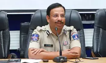 Police Commissioner VC Sajjanar: ఐపీఎల్ బెట్టింగ్ బీభత్సం: టాస్-విన్నర్ ప్రిడిక్షన్ల పేరుతో అమాయకుల్ని ఊబిలోకి లాక్కుతున్నారు.. సజ్జనార్ హెచ్చరిక! Police Commissioner VC Sajjanar: ఐపీఎల్ బెట్టింగ్ బీభత్సం: టాస్-విన్నర్ ప్రిడిక్షన్ల పేరుతో అమాయకుల్ని ఊబిలోకి లాక్కుతున్నారు.. సజ్జనార్ హెచ్చరిక!