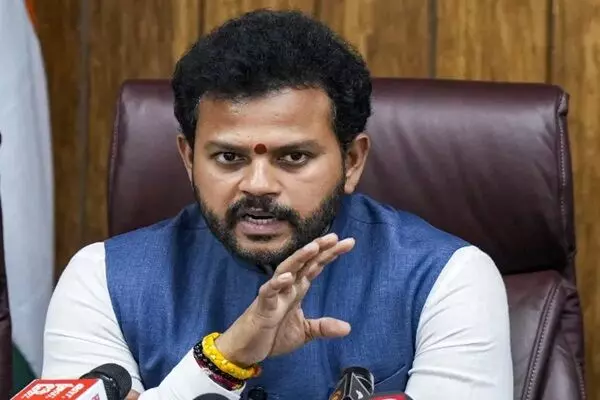 Kinjarapu Ram Mohan Naidu: ఆదిలాబాద్లో అతి పెద్ద ఎయిర్పోర్టు నిర్మాణం: కేంద్ర పౌర విమానయాన మంత్రి రామ్మోహన్ నాయుడు Kinjarapu Ram Mohan Naidu: ఆదిలాబాద్లో అతి పెద్ద ఎయిర్పోర్టు నిర్మాణం: కేంద్ర పౌర విమానయాన మంత్రి రామ్మోహన్ నాయుడు