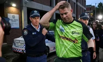 David Warner: డ్రంకెన్ డ్రైవ్ లో ఆస్ట్రేలియా స్టార్ క్రికెటర్ డేవిడ్ వార్నర్ అరెస్ట్ David Warner: డ్రంకెన్ డ్రైవ్ లో ఆస్ట్రేలియా స్టార్ క్రికెటర్ డేవిడ్ వార్నర్ అరెస్ట్