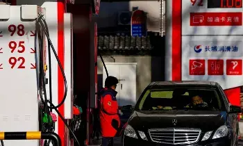 Fuel Price Hike : డ్రాగన్ కంట్రీలో చమురు మంటలు.. 15 రోజుల్లోనే రెండోసారి బాదుడు Fuel Price Hike : డ్రాగన్ కంట్రీలో చమురు మంటలు.. 15 రోజుల్లోనే రెండోసారి బాదుడు