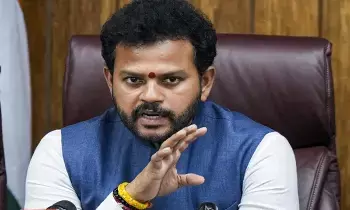 Kinjarapu Ram Mohan Naidu: ఆదిలాబాద్లో అతి పెద్ద ఎయిర్పోర్టు నిర్మాణం: కేంద్ర పౌర విమానయాన మంత్రి రామ్మోహన్ నాయుడు Kinjarapu Ram Mohan Naidu: ఆదిలాబాద్లో అతి పెద్ద ఎయిర్పోర్టు నిర్మాణం: కేంద్ర పౌర విమానయాన మంత్రి రామ్మోహన్ నాయుడు