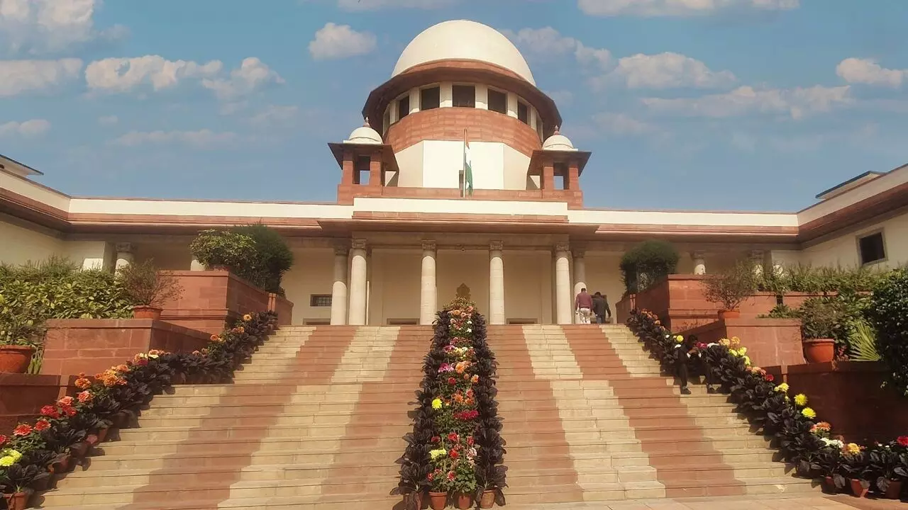 Supreme Court of India: మూఢనమ్మకాలపై స్పష్టత – శబరిమల ఆలయంలో మహిళల ప్రవేశం కేసులో సుప్రీం కోర్టు వ్యాఖ్యలు Supreme Court of India: మూఢనమ్మకాలపై స్పష్టత – శబరిమల ఆలయంలో మహిళల ప్రవేశం కేసులో సుప్రీం కోర్టు వ్యాఖ్యలు