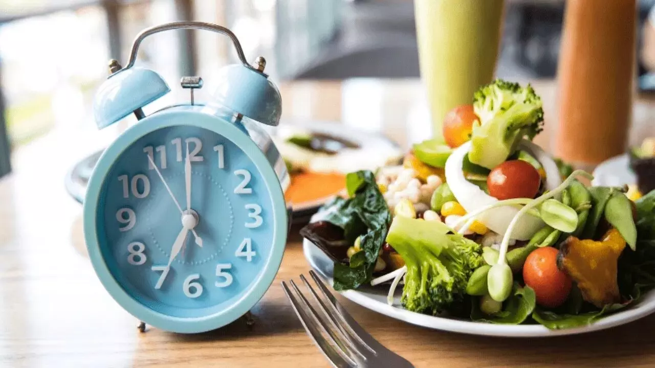 Eating at the Same Time Every Day: రోజూ ఓకే టైంకు తింటున్నారా.? Eating at the Same Time Every Day: రోజూ ఓకే టైంకు తింటున్నారా.?