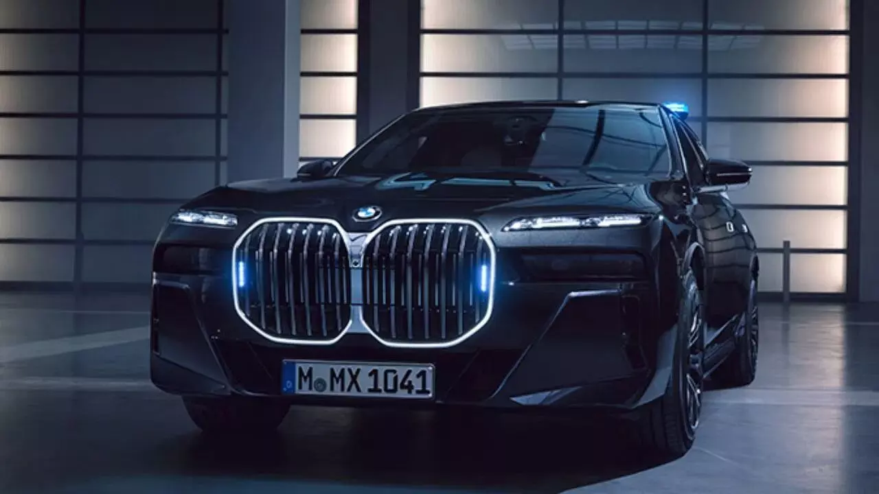 BMW : భారత్ పై బిఎమ్డబ్ల్యూ దండయాత్ర.. ఒక్క ఏడాదిలో 27 లాంచ్లు.. లగ్జరీ మార్కెట్ షేక్ BMW : భారత్ పై బిఎమ్డబ్ల్యూ దండయాత్ర.. ఒక్క ఏడాదిలో 27 లాంచ్లు.. లగ్జరీ మార్కెట్ షేక్