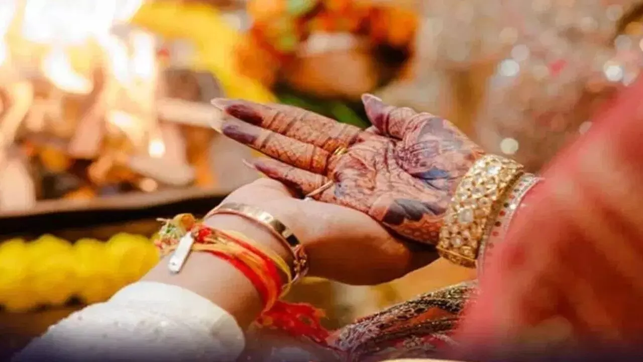 Friday Rituals for Blessings: శుక్రవారం నాడు ఇలా చేస్తే చాలు.. లక్ష్మీదేవి అనుగ్రహంతో పాటు వివాహ అడ్డంకులు తొలగిపోవడం ఖాయం.. Friday Rituals for Blessings: శుక్రవారం నాడు ఇలా చేస్తే చాలు.. లక్ష్మీదేవి అనుగ్రహంతో పాటు వివాహ అడ్డంకులు తొలగిపోవడం ఖాయం..