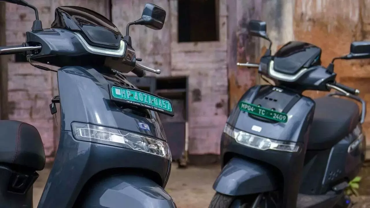 E2W Sales : భారత్ లో ఎలక్ట్రిక్ స్కూటర్ల జాతర.. 14 లక్షల మైలురాయి దాటిన అమ్మకాలు.. టాప్ ప్లేసులో టీవీఎస్ E2W Sales : భారత్ లో ఎలక్ట్రిక్ స్కూటర్ల జాతర.. 14 లక్షల మైలురాయి దాటిన అమ్మకాలు.. టాప్ ప్లేసులో టీవీఎస్