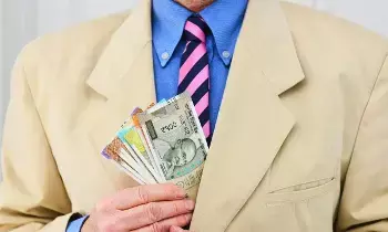 Career Growth : రూ.10 వేలతో మొదలై.. రూ.3.5 లక్షలకు చేరిన జీతం.. ఒక సాఫ్ట్వేర్ ఇంజనీర్ ఇన్స్పిరేషనల్ జర్నీ Career Growth : రూ.10 వేలతో మొదలై.. రూ.3.5 లక్షలకు చేరిన జీతం.. ఒక సాఫ్ట్వేర్ ఇంజనీర్ ఇన్స్పిరేషనల్ జర్నీ
