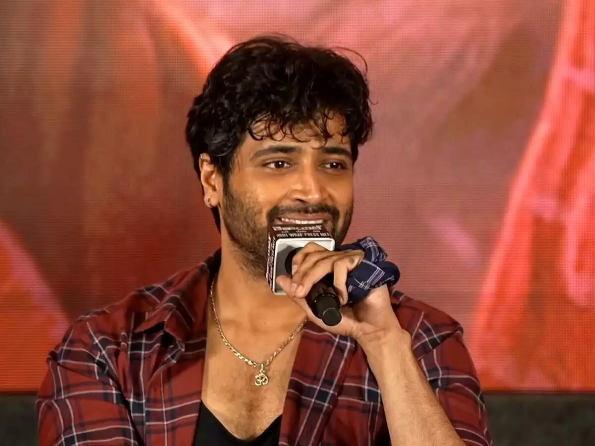 Adivi Sesh’s ‘Dacoit’: మొదటి రోజే అదిరిపోయే కలెక్షన్లు.. అడివి శేష్ ‘డెకాయిట్’ బాక్సాఫీస్ వేట మొదలు! Adivi Sesh’s ‘Dacoit’: మొదటి రోజే అదిరిపోయే కలెక్షన్లు.. అడివి శేష్ ‘డెకాయిట్’ బాక్సాఫీస్ వేట మొదలు!